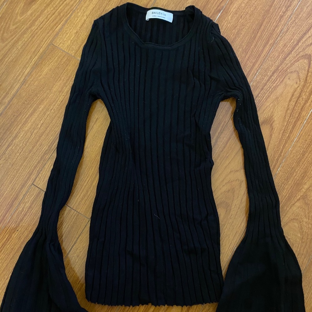 Bailey 44 black ribbed bell sleeve
